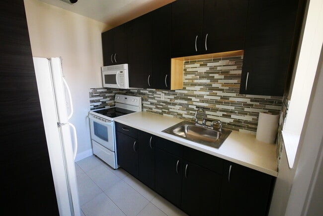 Building Photo - Biscayne Park Duplex