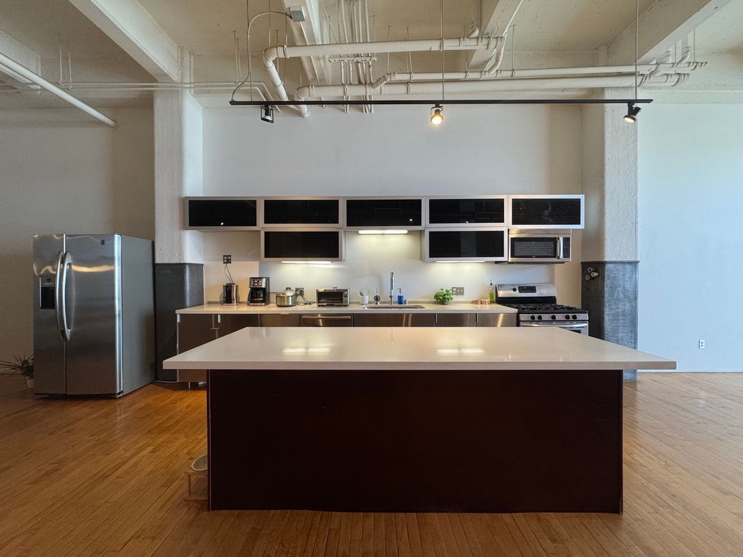 Foto principal - 1850 Industrial St