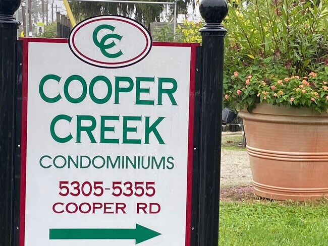 Foto del edificio - 5355 Cooper Rd