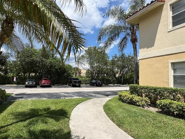 Building Photo - 1241 SW 46th Ave