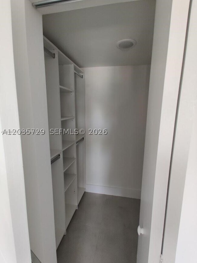 Foto del edificio - 3755 NE 167th St
