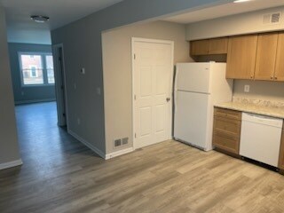 Building Photo - 1780 Belle Dr