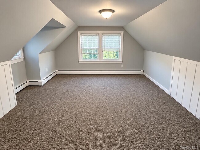 Building Photo - 13 Spackenkill Rd