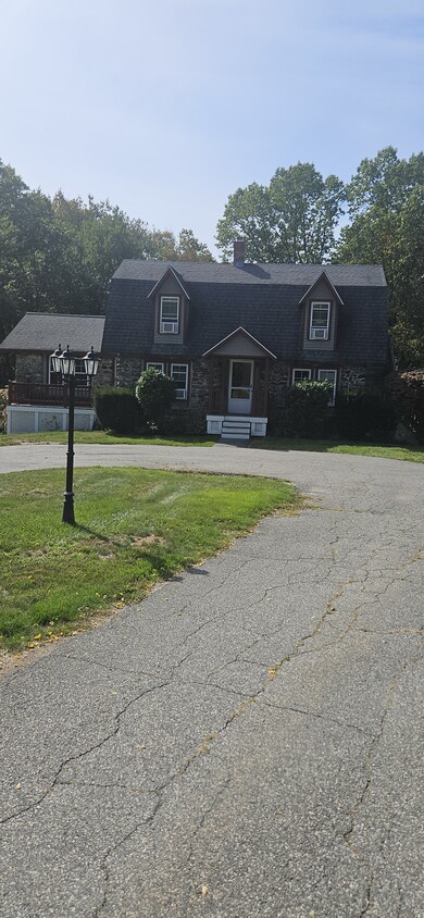 Primary Photo - 143 Pollard St