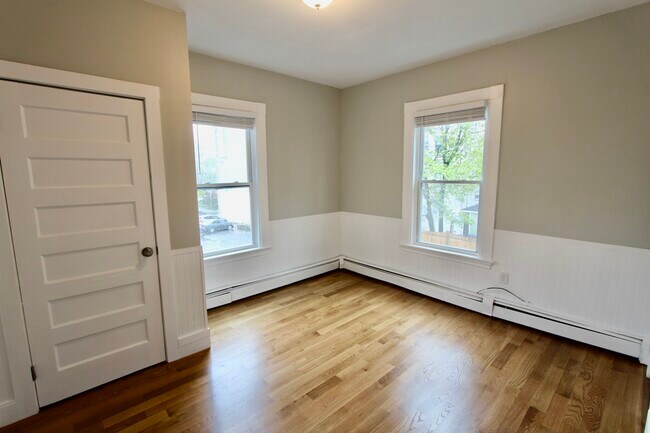 Building Photo - 53 Estes St