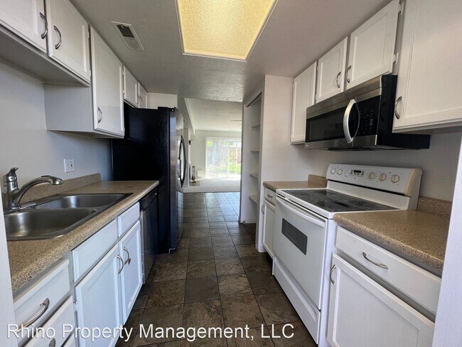 Building Photo - 2 br, 1.5 bath House - 831 W Summer Tree Dr