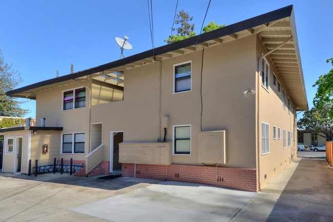 Building Photo - Redwood Manor Apartments