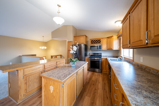 Building Photo - 2100 Eagle Bluff Dr
