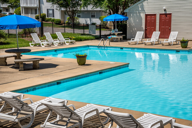 Foto del edificio - Lakefield Mews Apartments and Townhomes