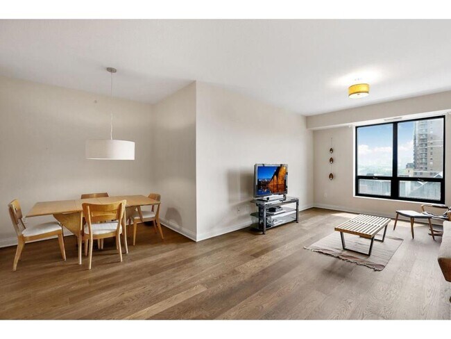 Foto del edificio - 100 3rd Ave S