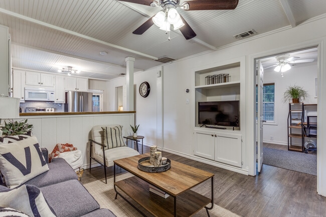 Building Photo - 227 Blevins St