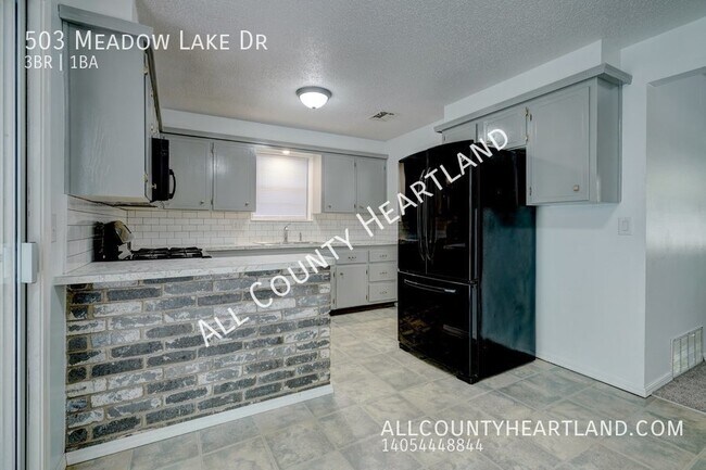 Foto del edificio - 503 Meadow Lake Dr