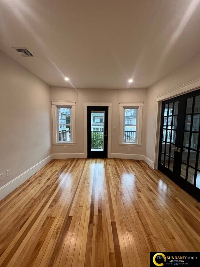 Foto del edificio - 151 Hillside Rd