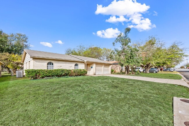 Foto del edificio - Charming 3-Bed, 2-Bath Gem in Fort Worth – Your Cozy Living Awaits!