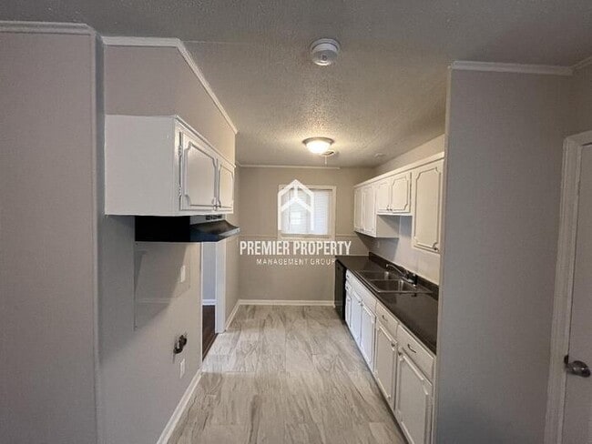 Building Photo - 4948 Cloister Ave