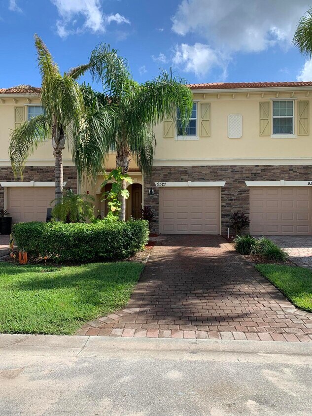 Foto principal - 9527 SW Merlin Ct