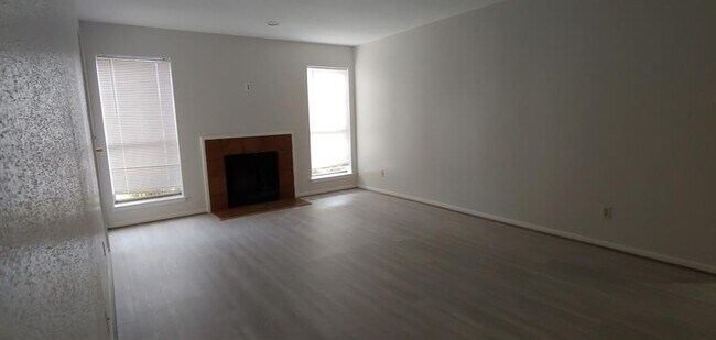 Building Photo - 10202 Forum Park Dr