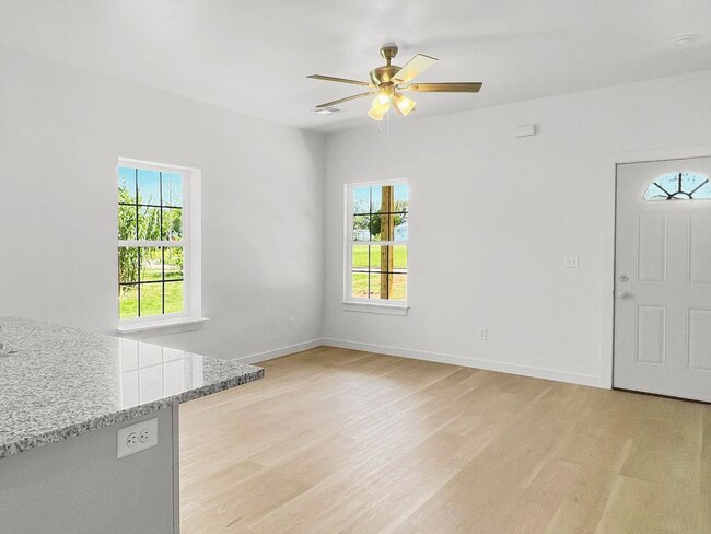 Foto del edificio - Charming New 2-Bedroom Home for Rent in La...