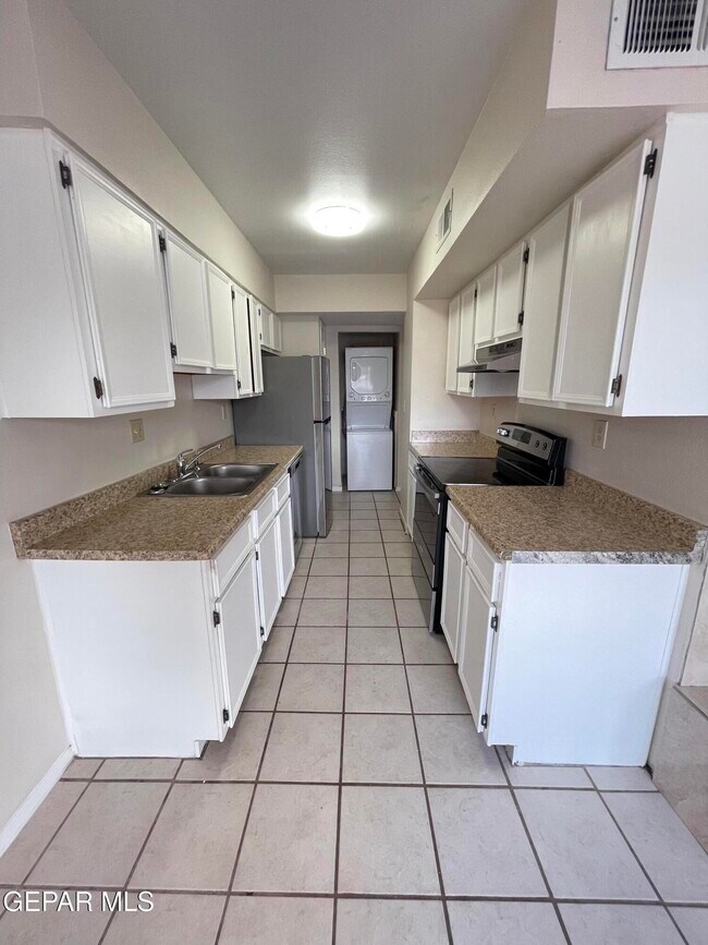 Building Photo - 2821 Beachcomber Dr