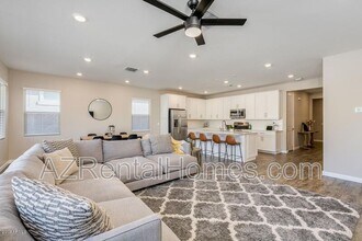 Building Photo - 9916 E Thornbush Ave