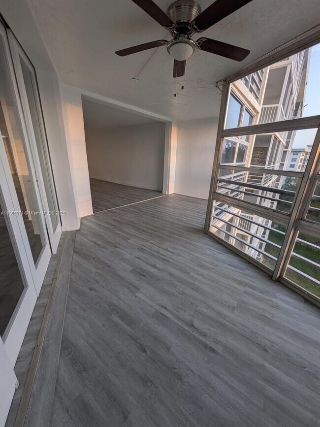 Foto del edificio - 3090 N Course Dr