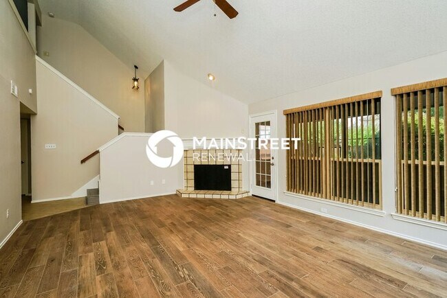 Building Photo - 3 Bedroom Pet-Friendly Home in Carrollton, TX with Main Street Renewal