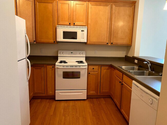 Building Photo - 2321 Bristol Dr