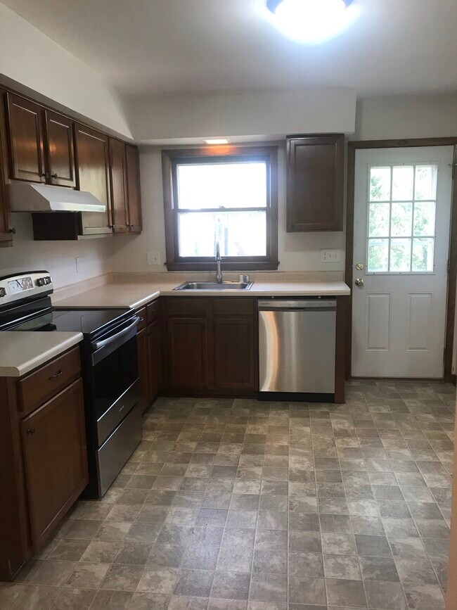 Kitchen - 2862 N 124th St