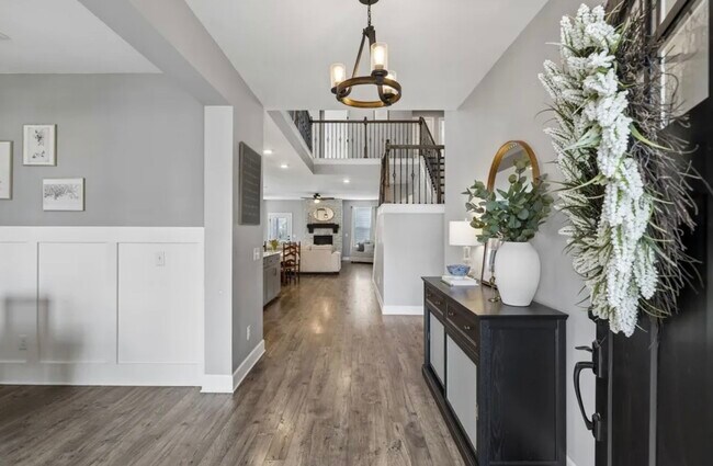Foto del edificio - 723 Tennypark Ln