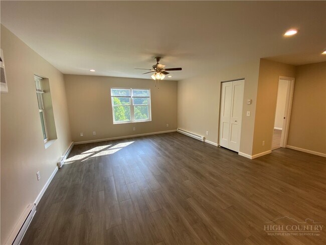 Foto del edificio - 233 Majestic Vine Ln
