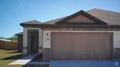 Building Photo - 3723 Vista Cove Dr