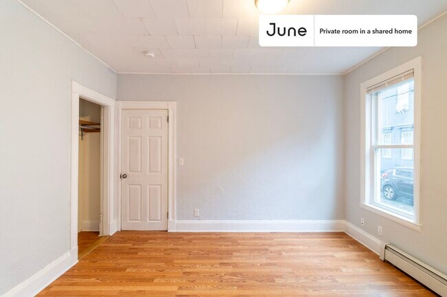 Foto del edificio - Room in Shared 3 bed/1 bath home