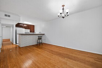 Building Photo - 3271 Sul Ross St