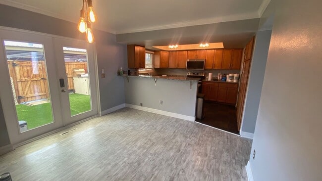 Building Photo - **Spacious 4 Bedroom Denver Home for Rent**