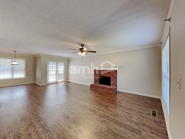 Building Photo - 725 Simon Ive Dr