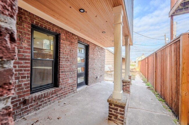 Building Photo - 410 Ann Ave
