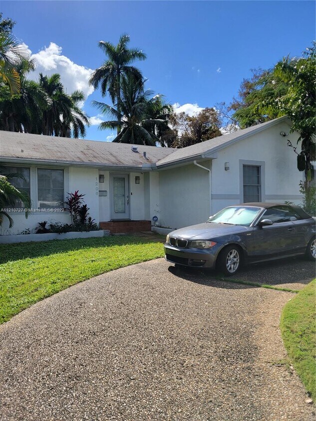 1206 Tyler St, Hollywood, FL 33019 House for Rent in Hollywood, FL
