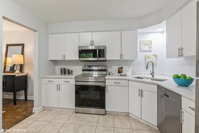 Building Photo - 1002 Castilian Ct