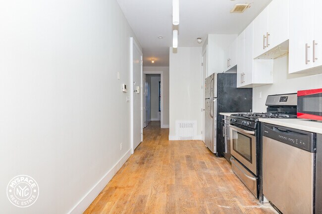 Foto del edificio - 338 Melrose St