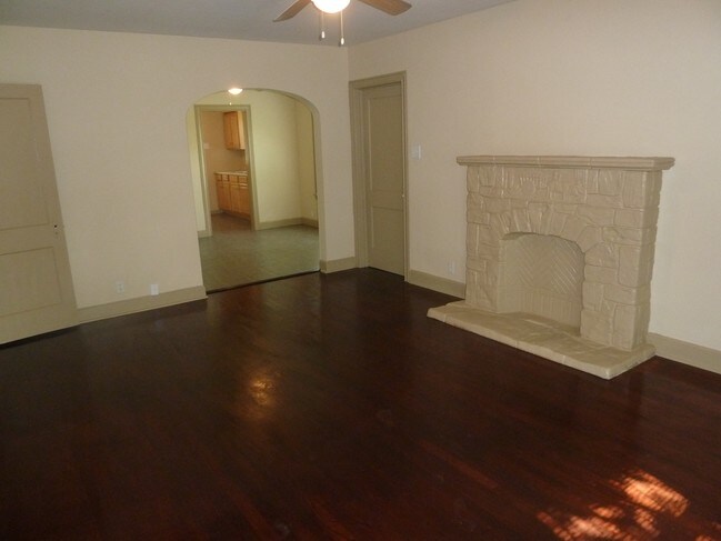 Building Photo - 4512 Mount Vernon St