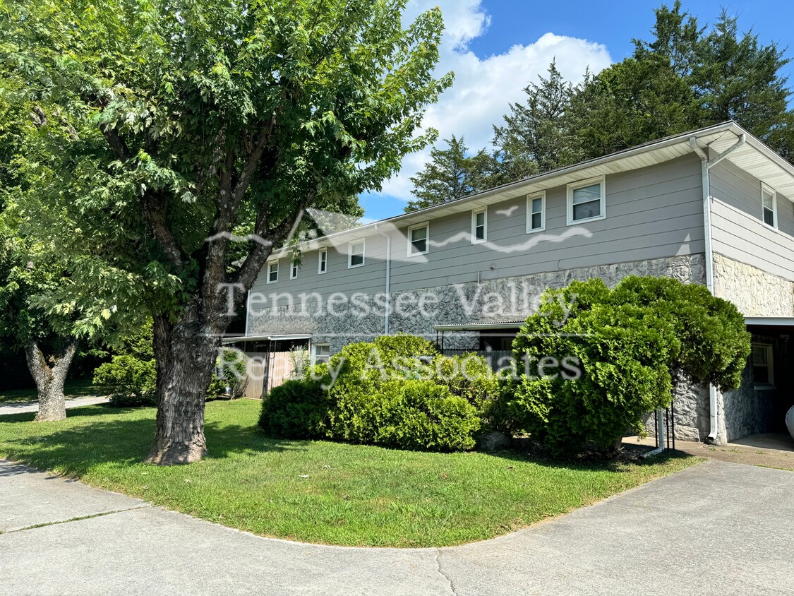 Primary Photo - Don't miss out!! 2 Bed unit in Clinton