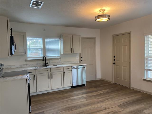 Foto del edificio - 829 Springbrook Dr