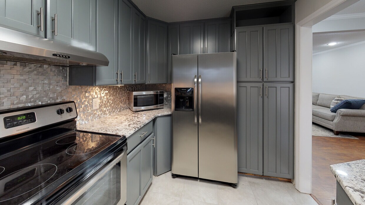 Primary Photo - Dilworth Edge 3 Bedroom Condo for Rent