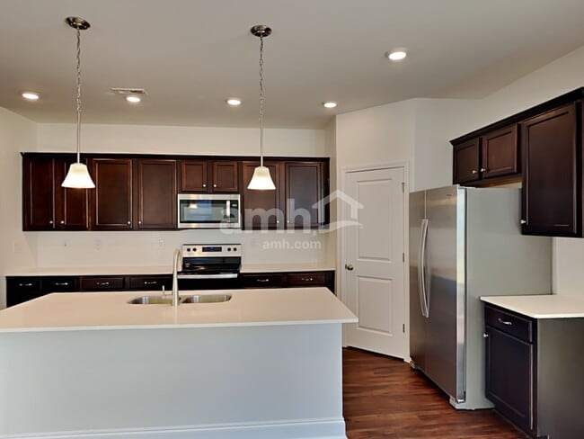 Foto del edificio - 602 Rivermist Dr