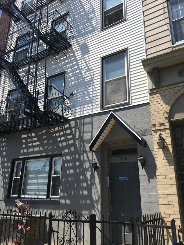 Foto principal - 318 3rd St