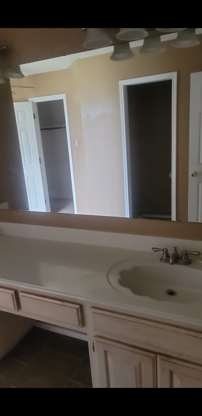 Building Photo - 112 Sunny Meadows Dr