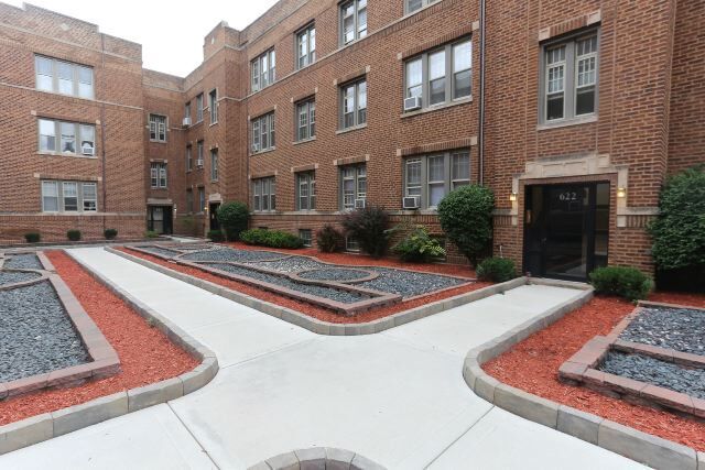 Building Photo - 714 W Barry Ave