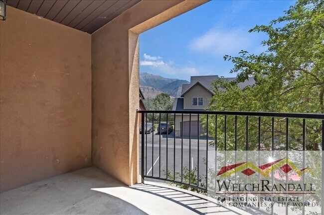 Foto del edificio - 3 Bed 2 Bath Condo in Pleasant Grove