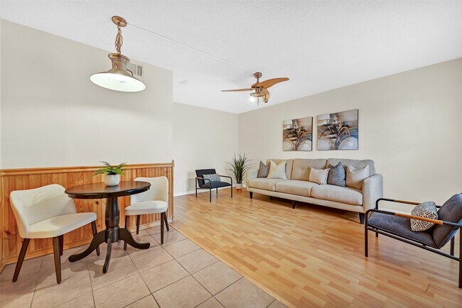 Foto del edificio - 107 E Willowick Ave