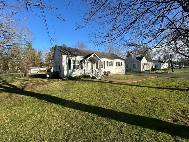 Building Photo - 1602 Kenneth Ave